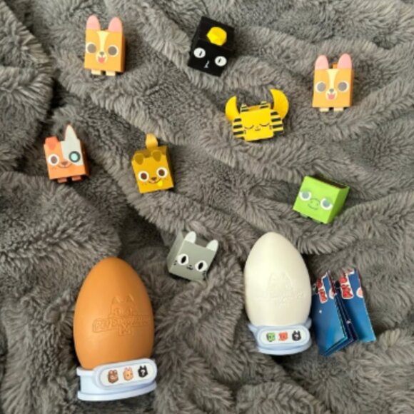 Roblox Pet Simulator X Lot of 8 Toys and 2 Eggs - No DLC - Picture 1 of 2